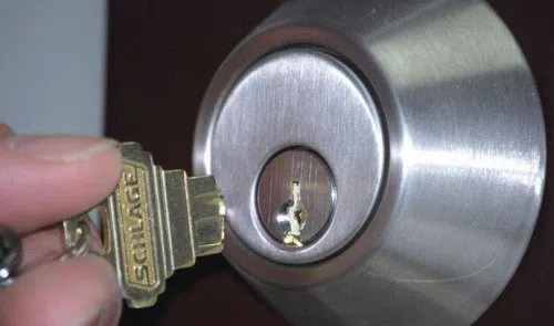 Royal Locksmith Store Monroe, WA 360-450-6798 - key-broke-in-lock